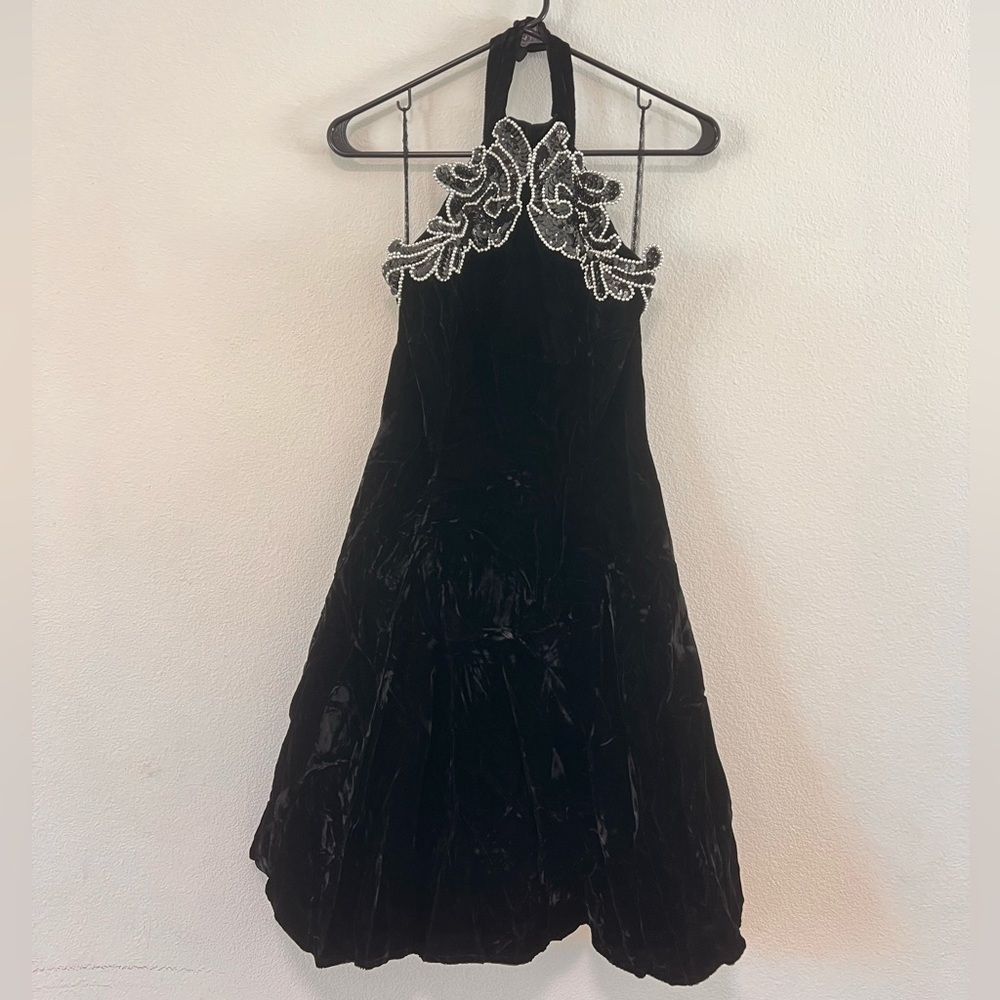 Betsy & Adam Embellished Sequin Crushed Black Velvet Halter Cocktail Dress 5/6